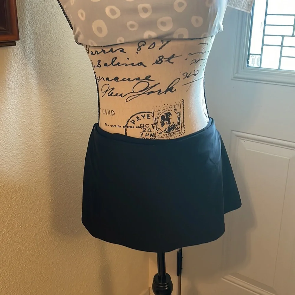 NWT-Island Waves tanki. Tie back top & skirt bottoms. Black & white. SZ 12 - Picture 4 of 14